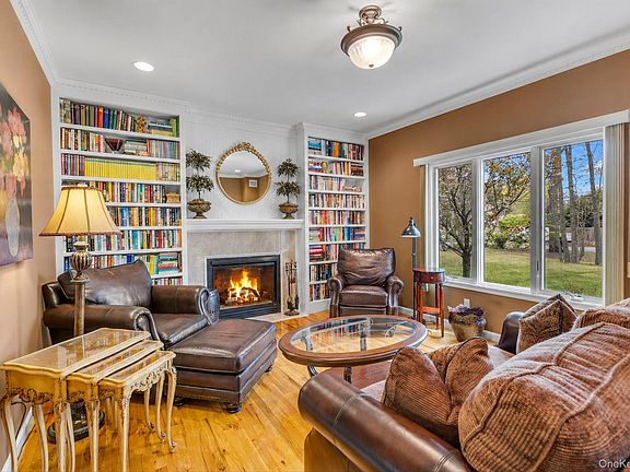 5th image of 263 Old Commack Road