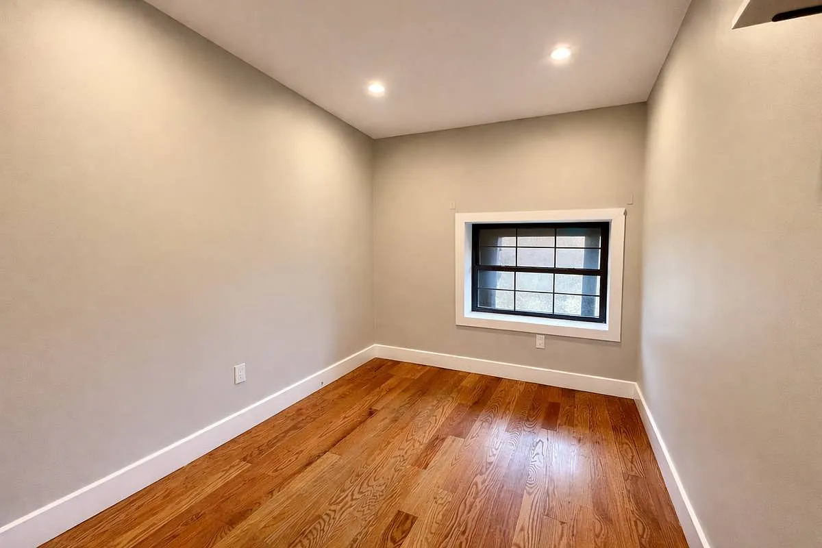 Building Photo - 934 Lafayette Ave #2