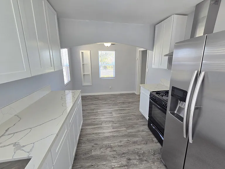 751 E J St — Photo 7