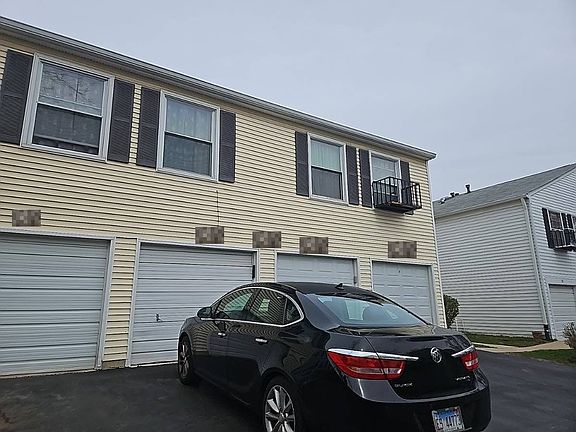 3rd image of 1272 Prairie Ave