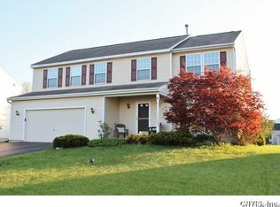 8406 Esperance Trl, Liverpool, NY 13090
