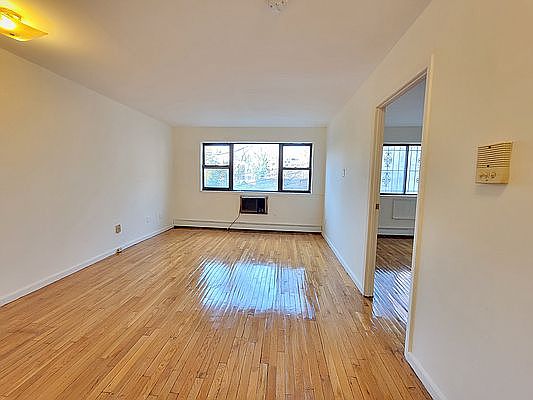4th image of 140-11 33rd Ave #2R