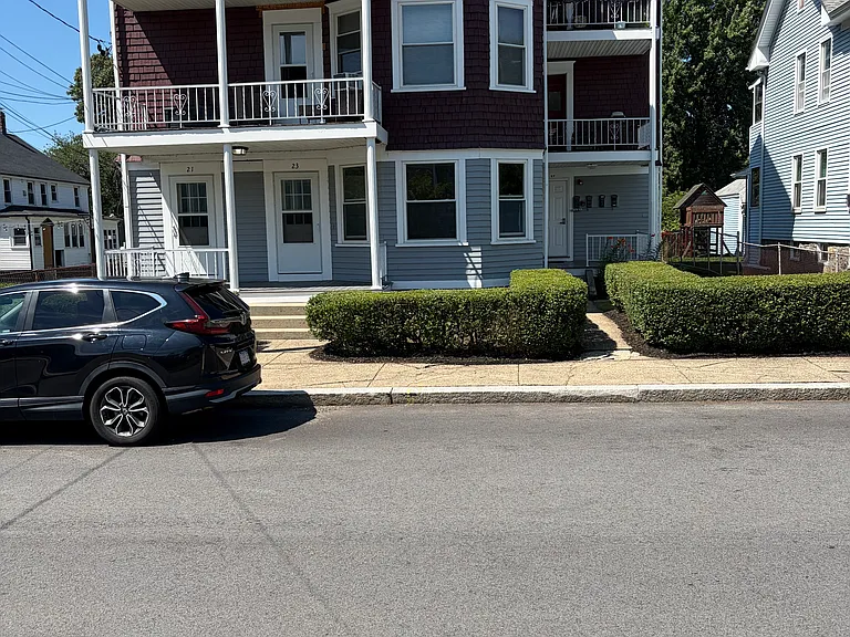 27 Fairlawn Ave #3F — Photo 1