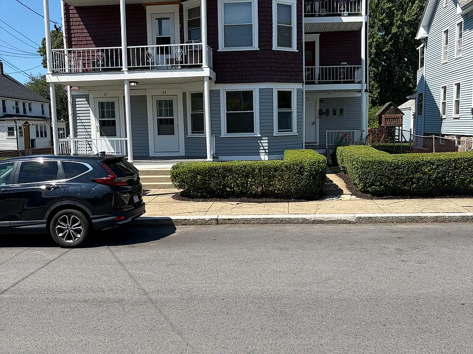 27 Fairlawn Ave #3F