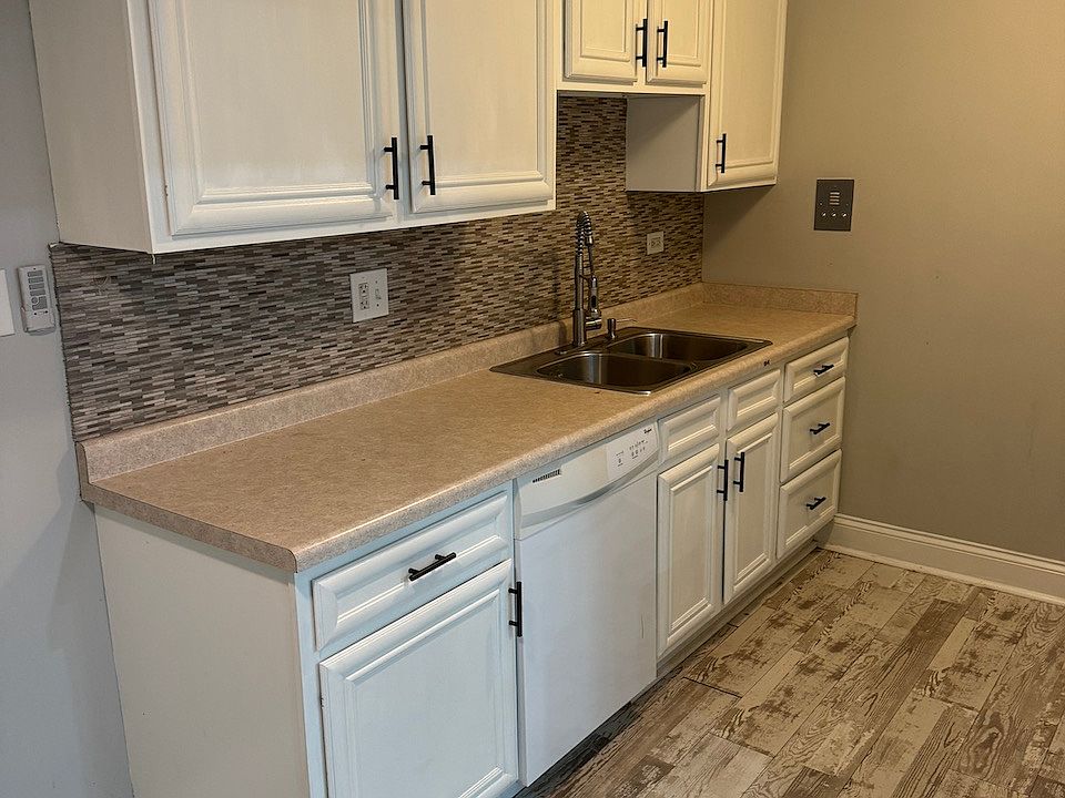 1st image of 18W155 63rd St APT B204