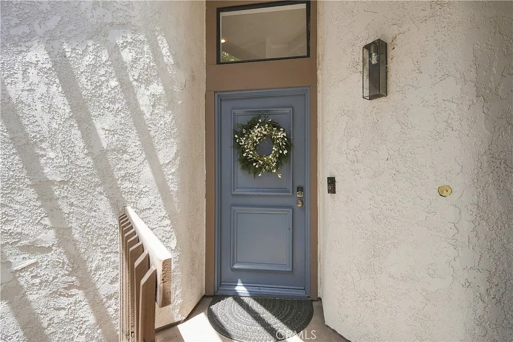 2 bed, 946 sqft, $3,500 — Photo 2