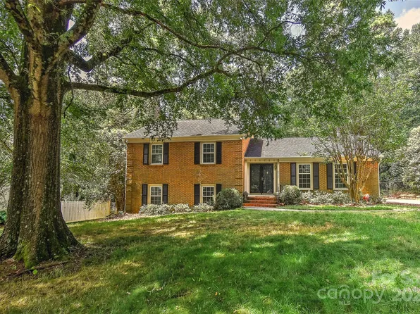 6117 Yellowood Rd, Charlotte, NC 28210