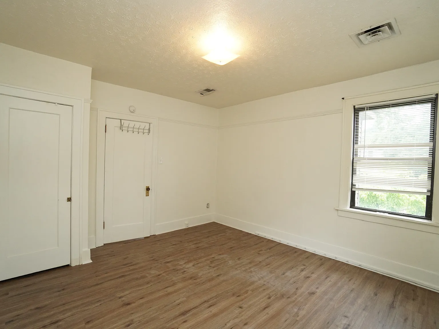 1415 Duss Avenue - 3 — Photo 3