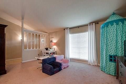 2nd image of 2833 Carnaby Ln
