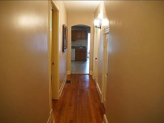 Hallway (towards kitchen)