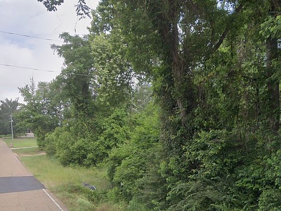 3rd image of 1501 Country Club Cir