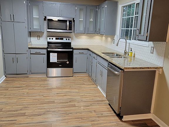 4th image of 340 Clairmont Dr