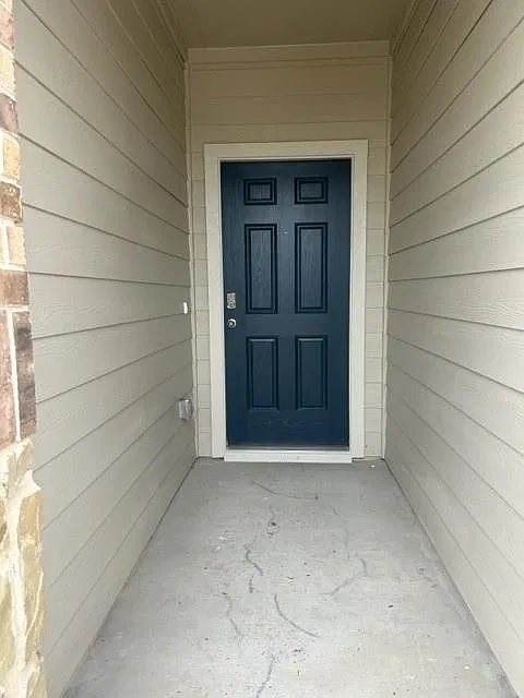 4 bed, 2.0 bath, 1717 sqft, $2,000 — Photo 2