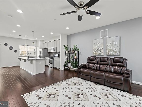 4th image of 154 Mercer Ct