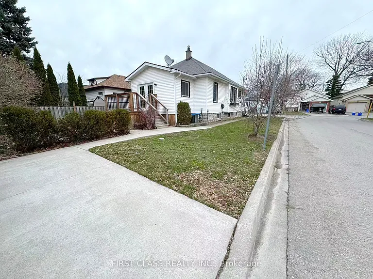 9 Grantham Ave S — Photo 4