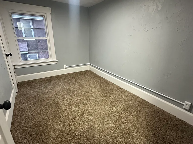 111 Arlington Ave NW — Photo 9