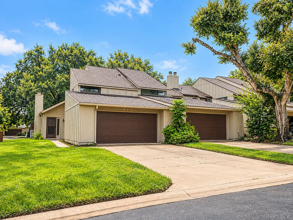 2 Birchwood Trl