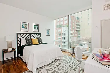 Rented by R New York