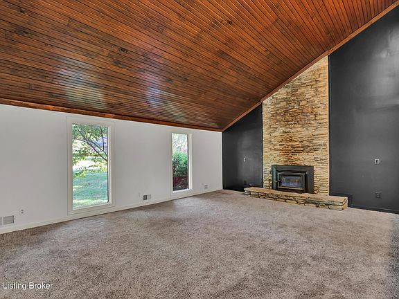 5th image of 608 Oak Crest Dr
