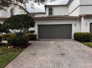 876 Spinnaker Dr W, Hollywood, FL 33019