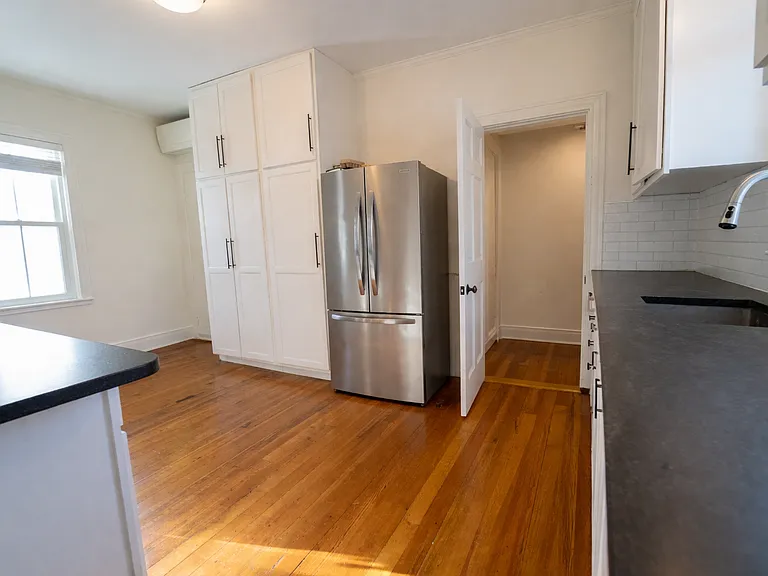 172 E Main St — Photo 4