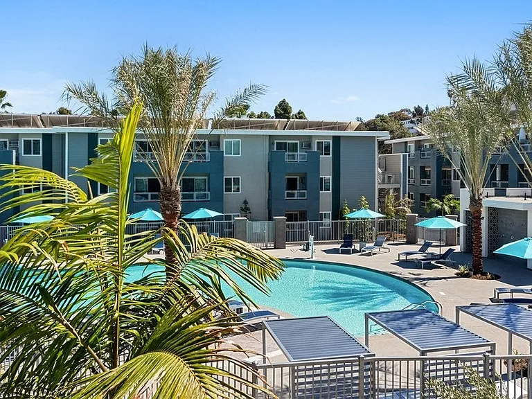 Pointe Luxe Apartment Homes — Photo 13