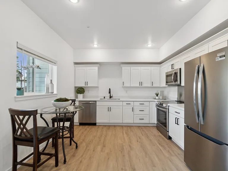 Copperstone Luxury Apartments and Townhomes — Photo 3
