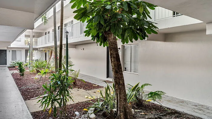 1830 Maravilla Ave #510 — Photo 21