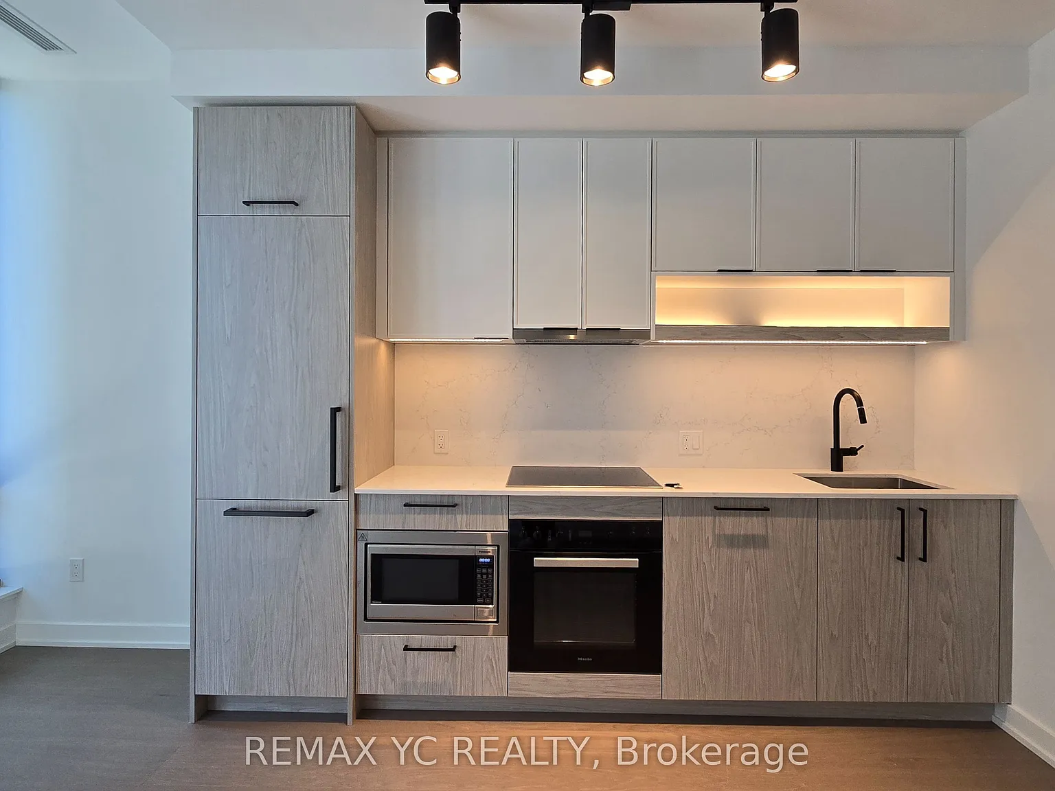 1 bed, $2,300 — Photo 4