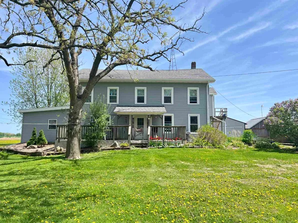 N6871 Center Rd, Rosendale, WI 54974