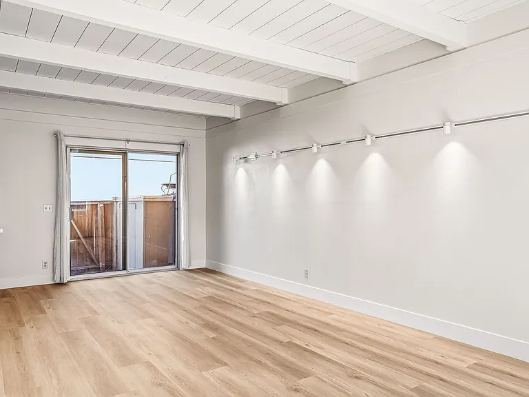 532 Tyrella Ave #45 — Photo 5