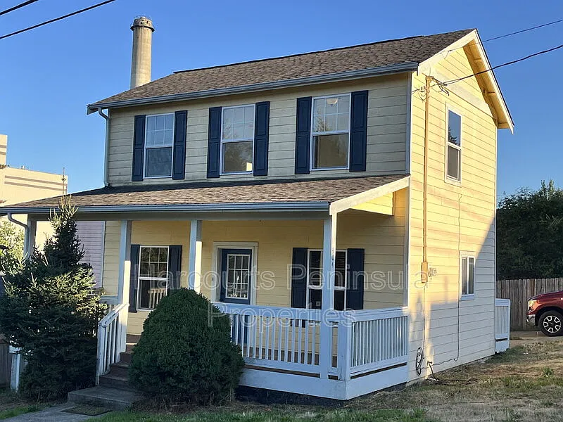 3 bed, 2.0 bath, 1206 sqft, $2,400 — Photo 2