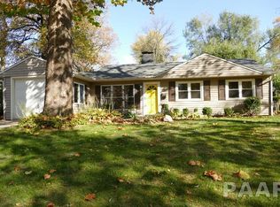 323 W Stonegate Rd, Peoria, IL 61614