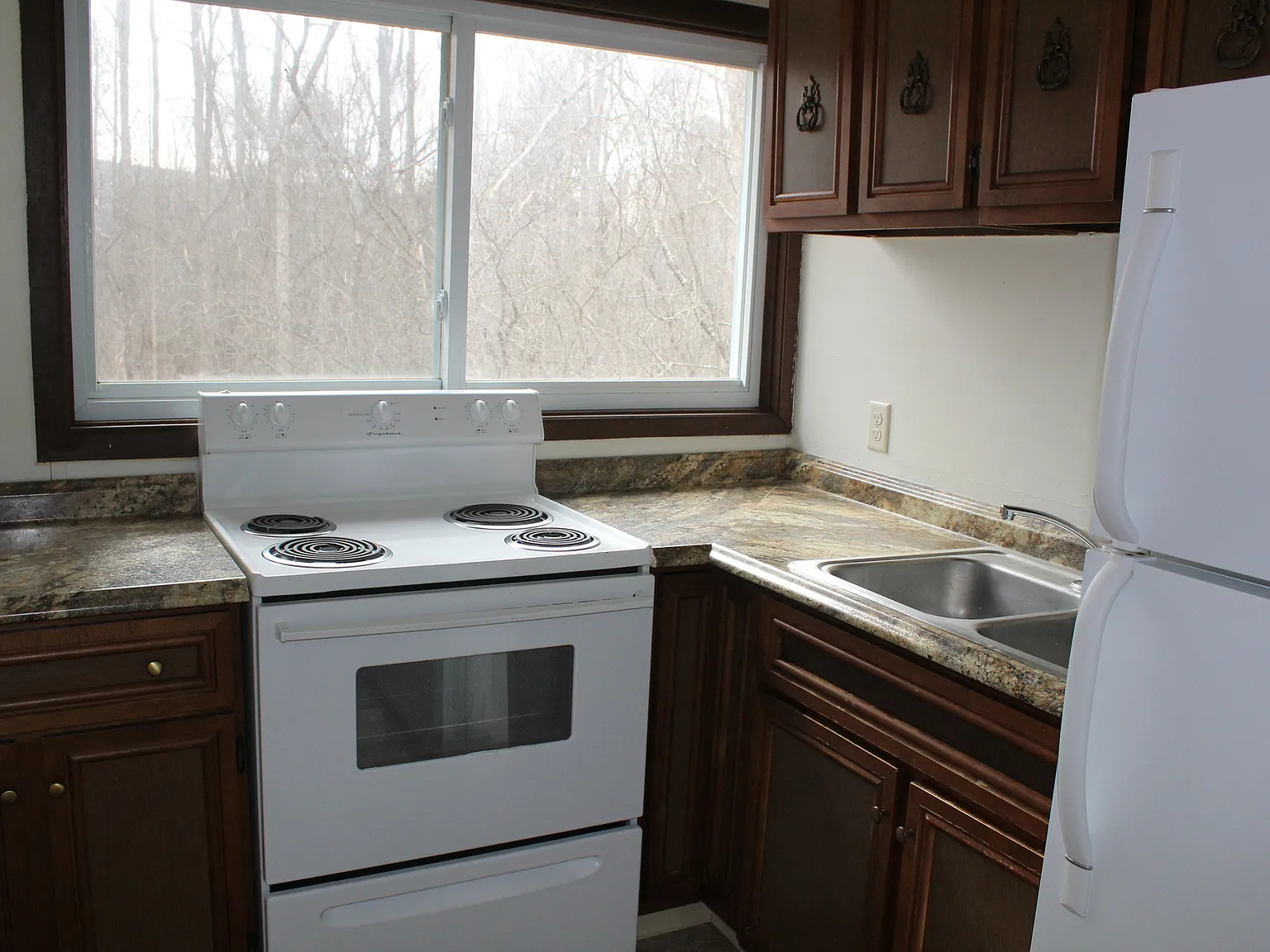 Deibler Heights 2 BR — Photo 4