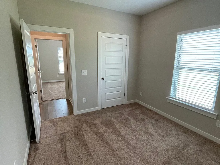 9047 Ivanhoe Dr — Photo 4