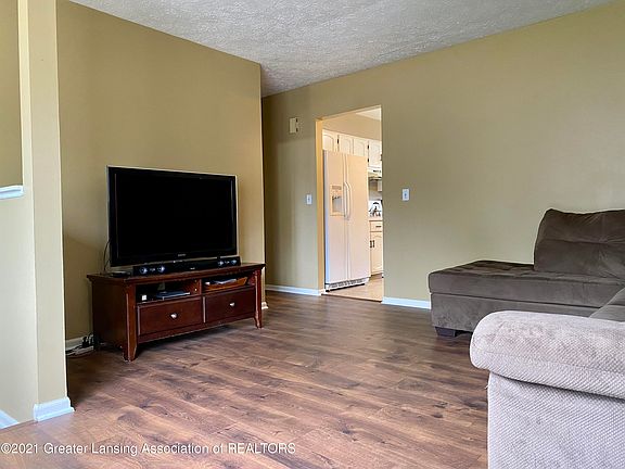3rd image of 2101 Beacon Hill Dr