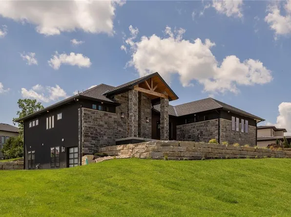 9410 Deer Run St, Lenexa, KS 66220