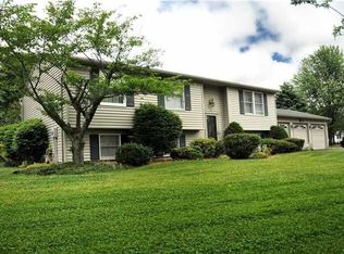 21 Donlin Dr, Rochester, NY 14624