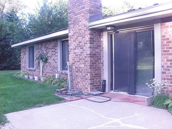 2nd image of 1945 Harbor Ln N