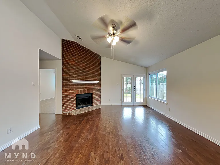 8704 Tigris Trl — Photo 2