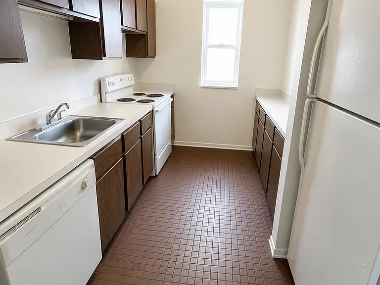 1055 W Grace St #2W — Photo 1