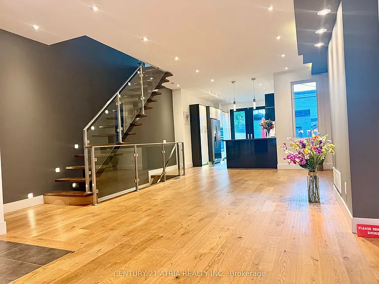10 Palmerston Ave — Photo 8