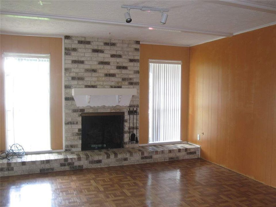 2nd image of 9615 Weybridge Dr