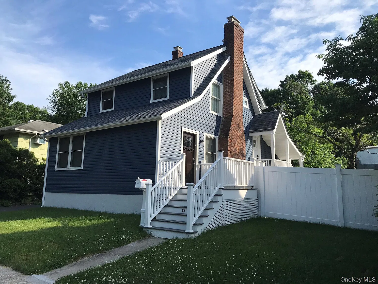 2 bed, 1.0 bath, 900 sqft, $4,500 — Photo 1