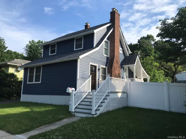 57 Spring Rd #1, Huntington, NY 11743