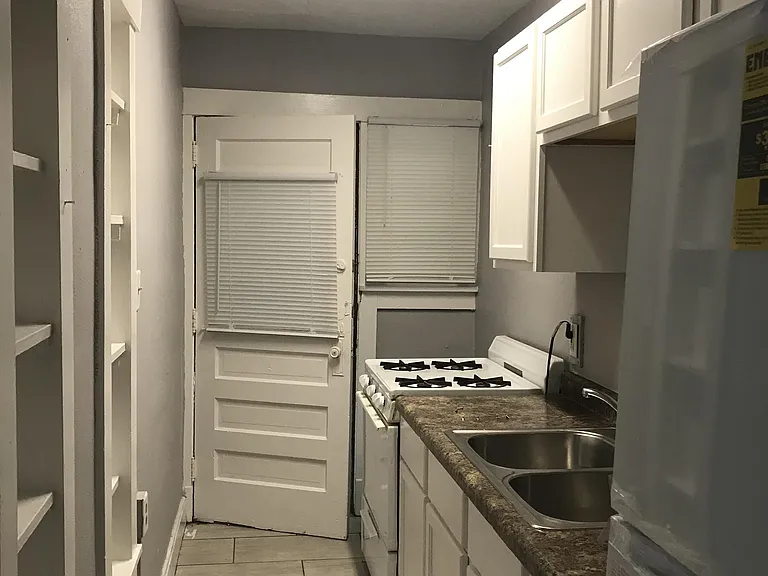 2835 Center St — Photo 6