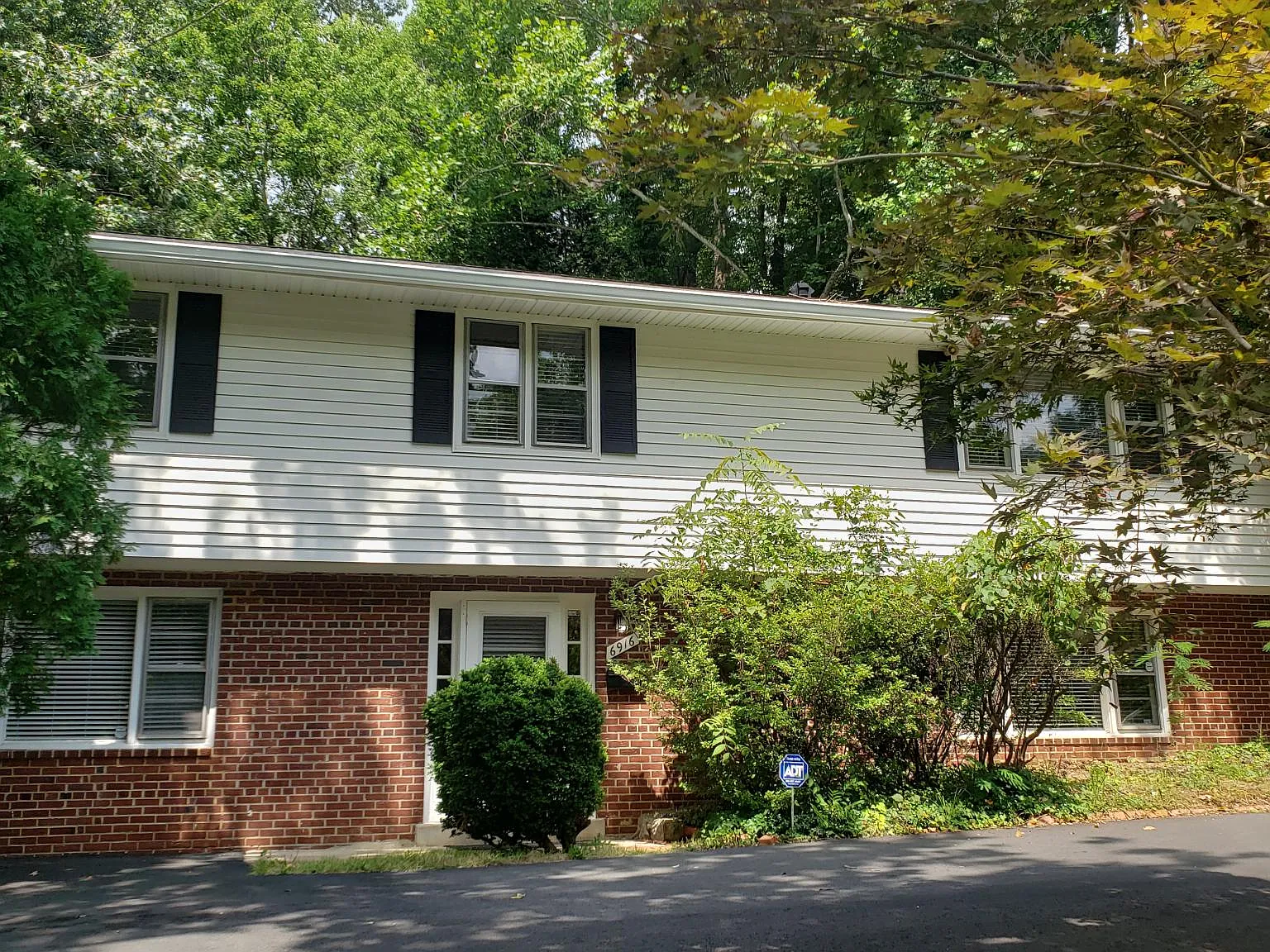 4 bed, 2740 sqft, $4,700 — Photo 1
