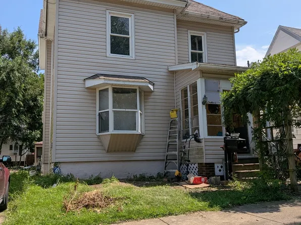 716 N Center St, Clinton, IL 61727