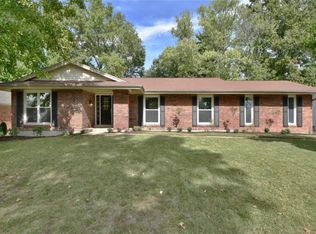 12765 Whispering Hills Ln, Saint Louis, MO