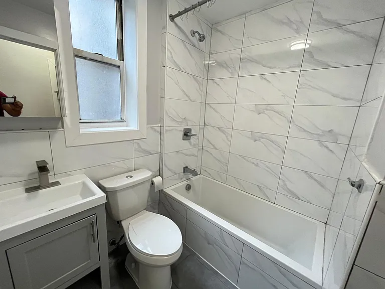 11 Gifford Ave #23E — Photo 4